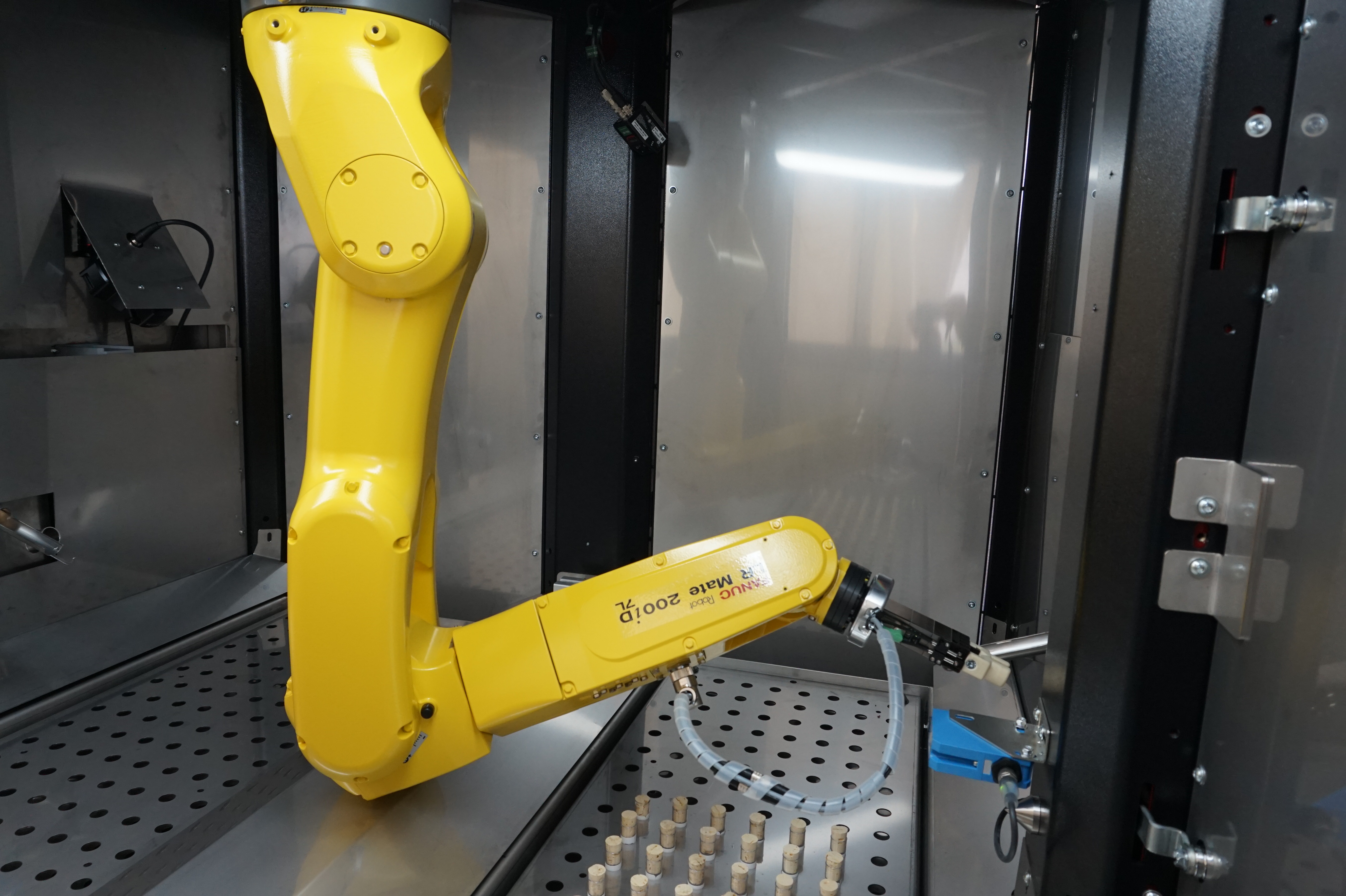 Fanuc_robot_covid-19Drive-In test with integrated robot