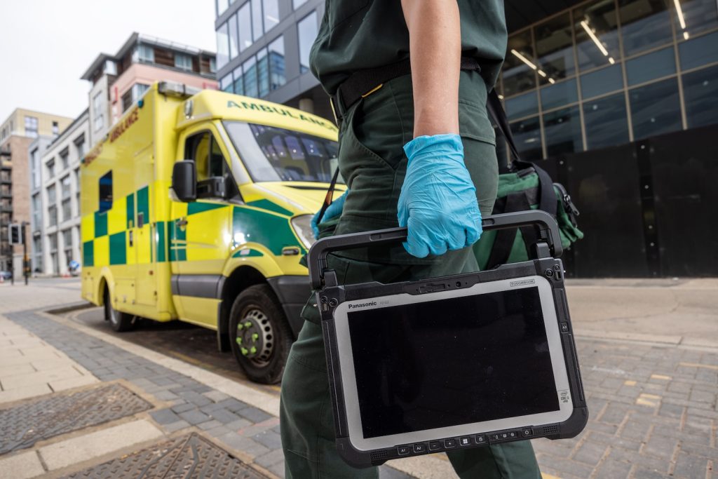I Toughbook di Panasonic supportano gli operatori durante l’emergenza Ambulance-Panasonic Toughbook