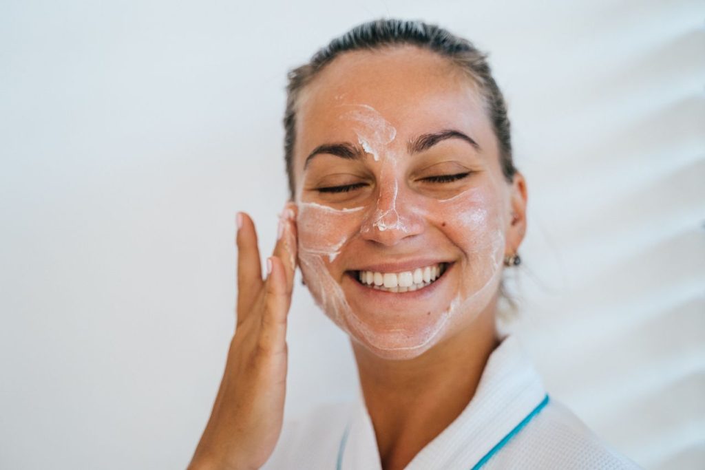 Protezione solare viso crema - pexels